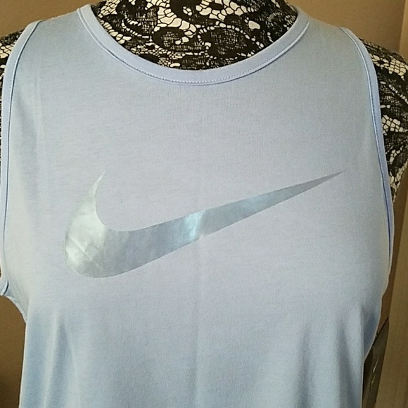 Nike athletic top, size M - Picture 2 of 3